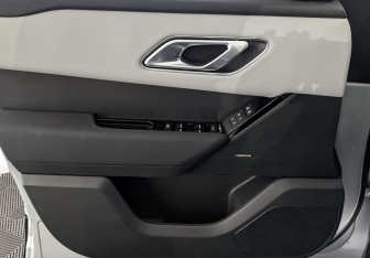 Подержанный автомобиль Land Rover Range Rover Velar 2023 года (19 фото)