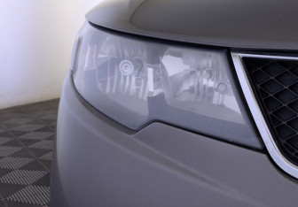 Подержанный автомобиль Kia Cerato Sedan 2009 года (17 фото)