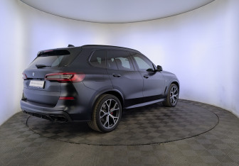 Подержанный автомобиль BMW X5 2021 года (5 фото)