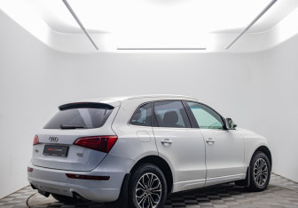 Подержанный автомобиль Audi Q5 2010 года (5 фото)