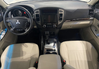 Подержанный автомобиль Mitsubishi Pajero 2019 года (10 фото)