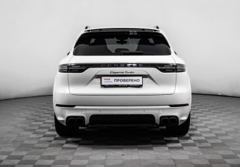 Подержанный автомобиль Porsche Cayenne 2018 года (6 фото)