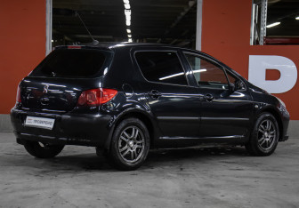Подержанный автомобиль Peugeot 307 Hatchback 2007 года (5 фото)