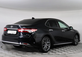 Подержанный автомобиль Toyota Camry Sedan 2023 года (5 фото)