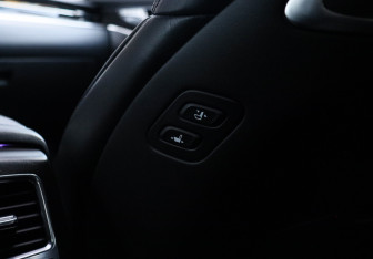 Подержанный автомобиль Kia K900 2019 года (12 фото)