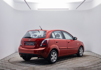 Подержанный автомобиль Kia Rio Hatchback 2010 года (5 фото)
