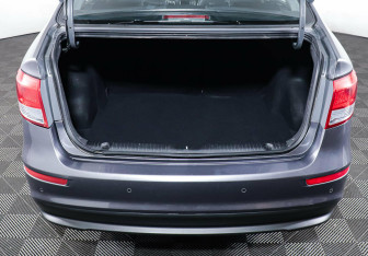 Подержанный автомобиль Kia Rio Sedan 2015 года (19 фото)