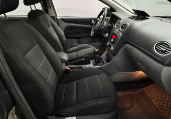 Подержанный автомобиль Ford Focus Sedan 2010 года (10 фото)