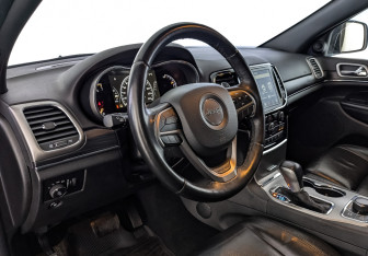 Подержанный автомобиль Jeep Grand Cherokee 2019 года (15 фото)