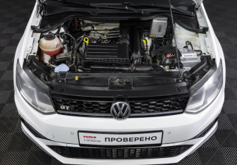 Подержанный автомобиль Volkswagen Polo Sedan 2017 года (9 фото)