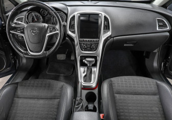 Подержанный автомобиль Opel Astra Hatchback 2013 года (14 фото)