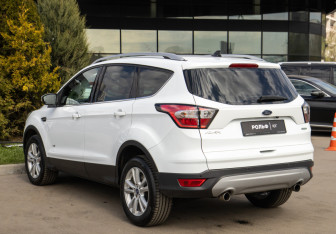 Подержанный автомобиль Ford Kuga 2017 года (5 фото)