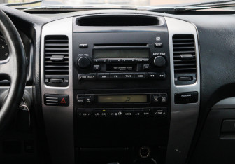 Подержанный автомобиль Toyota Land Cruiser Prado 2004 года (11 фото)
