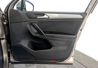 Подержанный автомобиль Volkswagen Tiguan 2021 года (24 фото)