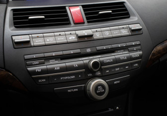 Подержанный автомобиль Honda Crosstour 2011 года (18 фото)