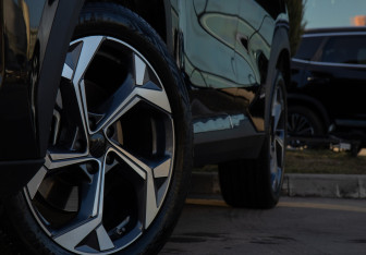 Подержанный автомобиль Geely Atlas 2024 года (23 фото)