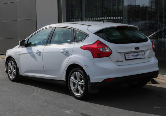 Подержанный автомобиль Ford Focus Hatchback 2013 года (2 фото)