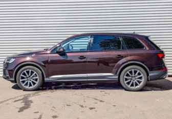 Подержанный автомобиль Audi Q7 2021 года (8 фото)
