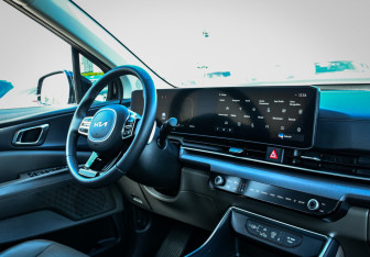 Подержанный автомобиль Kia Carnival 2024 года (9 фото)