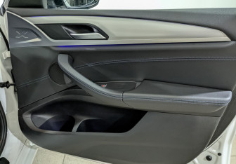 Подержанный автомобиль BMW X4 2020 года (24 фото)