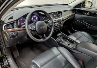 Подержанный автомобиль Kia K7 2019 года (8 фото)