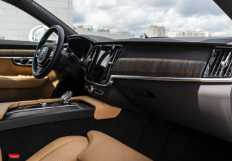 Подержанный автомобиль Volvo S90 2021 года (15 фото)