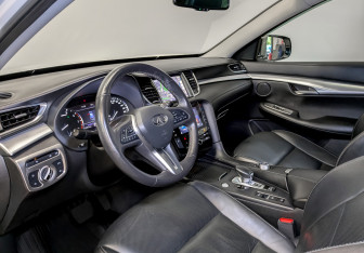 Подержанный автомобиль Infiniti QX50 2018 года (16 фото)