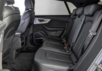 Подержанный автомобиль Audi Q8 2021 года (18 фото)