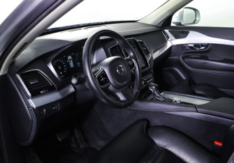Подержанный автомобиль Volvo XC90 2019 года (15 фото)