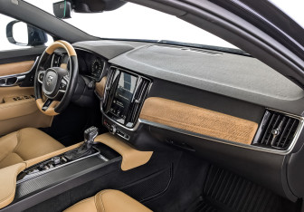 Подержанный автомобиль Volvo V90 2019 года (13 фото)