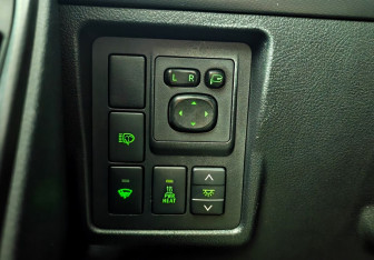 Подержанный автомобиль Toyota Land Cruiser Prado 2013 года (16 фото)