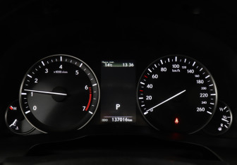 Подержанный автомобиль Lexus ES 2015 года (11 фото)