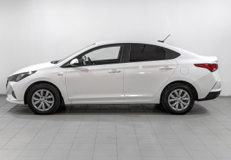 Подержанный автомобиль Hyundai Solaris Sedan 2021 года (8 фото)