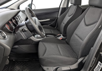 Подержанный автомобиль Peugeot 308 Hatchback 2012 года (20 фото)