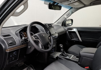 Подержанный автомобиль Toyota Land Cruiser Prado 2021 года (15 фото)