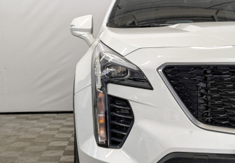 Подержанный автомобиль Cadillac XT4 2020 года (17 фото)