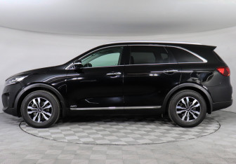 Подержанный автомобиль Kia Sorento 2018 года (8 фото)