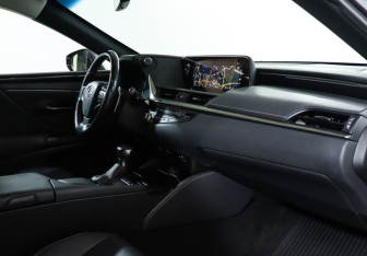 Подержанный автомобиль Lexus ES 2021 года (9 фото)