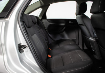 Подержанный автомобиль Ford Focus Sedan 2010 года (7 фото)