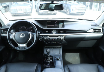 Подержанный автомобиль Lexus ES 2015 года (12 фото)