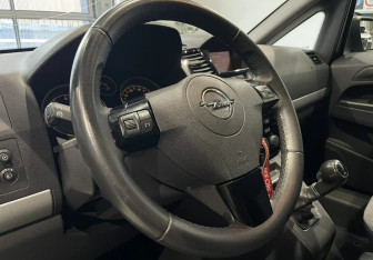 Подержанный автомобиль Opel Zafira Compactvan 2011 года (11 фото)