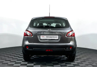 Подержанный автомобиль Nissan Qashqai 2012 года (6 фото)