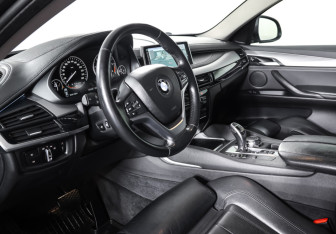 Подержанный автомобиль BMW X6 2015 года (15 фото)