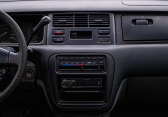 Подержанный автомобиль Honda Shuttle Compactvan 1998 года (14 фото)