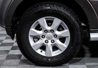 Подержанный автомобиль Mitsubishi Pajero 2011 года (12 фото)