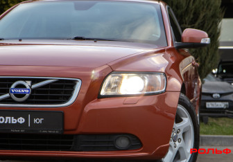 Подержанный автомобиль Volvo S40 2010 года (21 фото)