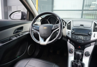 Подержанный автомобиль Chevrolet Cruze Sedan 2013 года (13 фото)