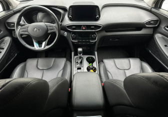 Подержанный автомобиль Hyundai Santa Fe 2019 года (11 фото)