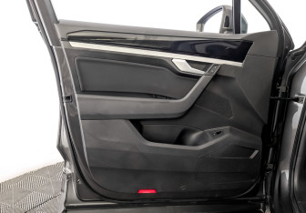 Подержанный автомобиль Volkswagen Touareg 2019 года (19 фото)