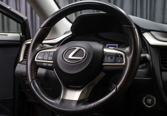 Подержанный автомобиль Lexus RX 2018 года (16 фото)